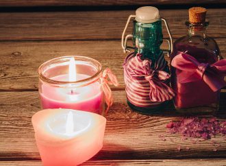Bezpieczeństwo stosowania olejów w świecach i lampach: Rekomendacje i dobre praktyki dotyczące przechowywania oraz używania